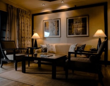 Koberec vs. drevená podlaha Koberec vs. drevená podlaha