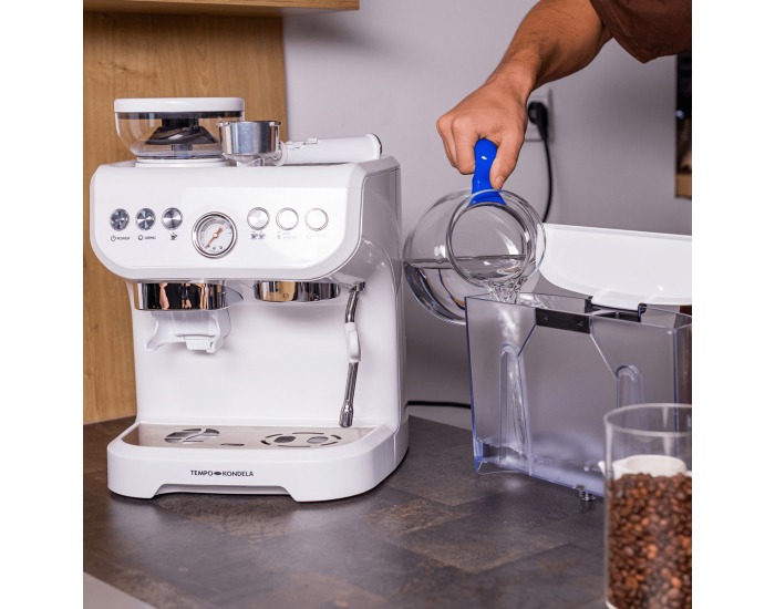 Pákový kávovar Berny - biela / strieborná