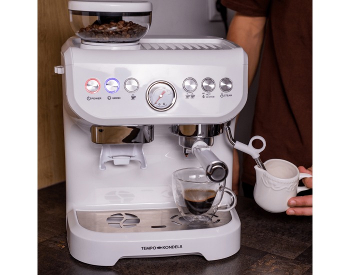 Pákový kávovar Berny - biela / strieborná