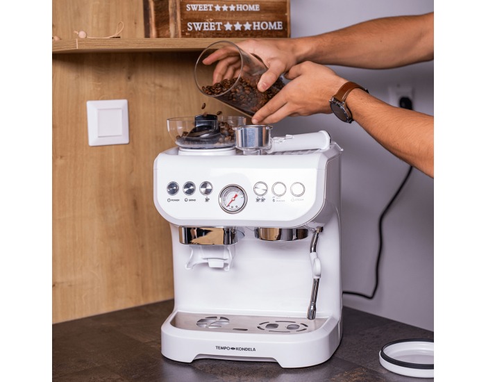 Pákový kávovar Berny - biela / strieborná