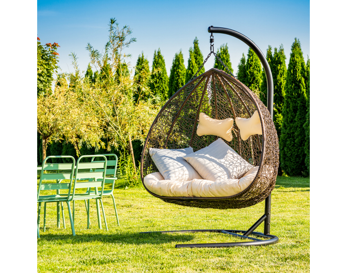 Závesné hojdacie kreslo Cuban - zlatohnedý ratan / béžové podušky