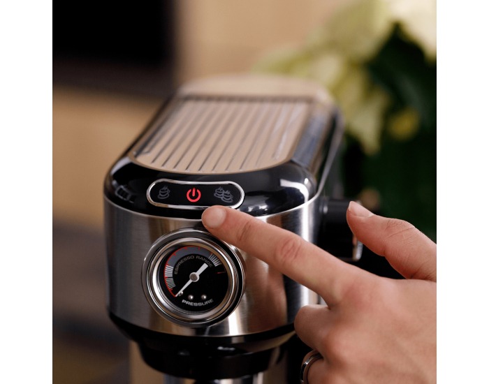 Pákový kávovar Ernest - strieborná / čierna