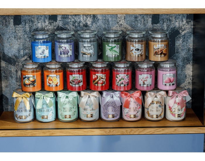 Vonná sviečka v skle Leana 500 g - priehľadná / červená