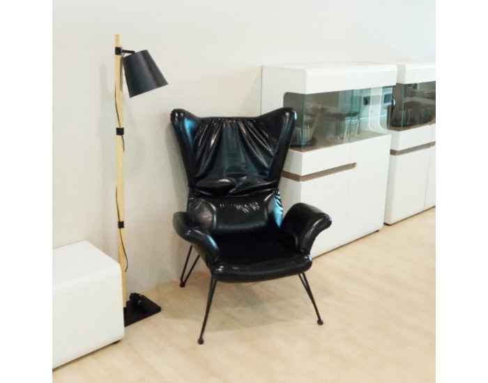 Kreslo (ušiak) Demas - čierna